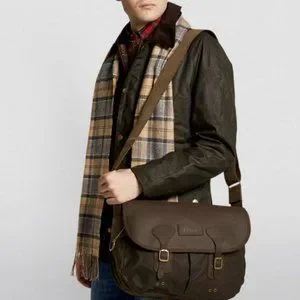 ショルダーバッグ Barbour Tarras Wax Olive Green Crossbody Bag Barbour Wax Leather Tarras Bag - Olive | British Attire